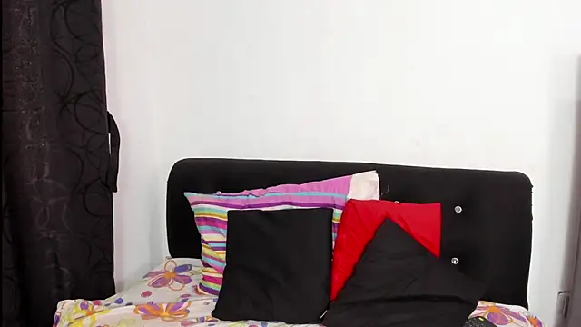Snapshot of skaysanchez1 chatting on February 5, 3:20 pm skaysanchez1 online show from February 5, 3:20 pm