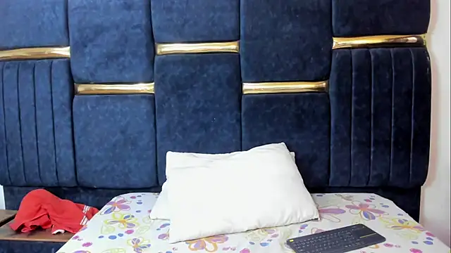 skaysanchez1 online show from April 13, 8:03 pm