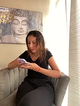 im lorein online show from February 17, 1:53 pm