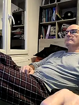bogland33 online show from February 14, 7:44 pm