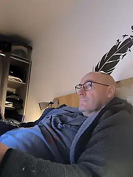 bogland33 online show from January 8, 7:27 pm