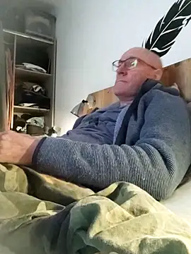 bogland33 online show from February 16, 8:05 pm