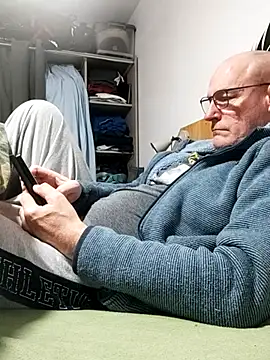 bogland33 online show from March 10, 7:19 pm