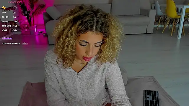 CurlyAnt0 online show from October 24, 5:26 am