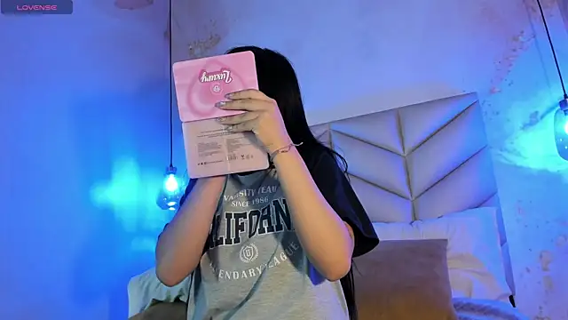 AuroraFiore online show from February 26, 8:00 pm