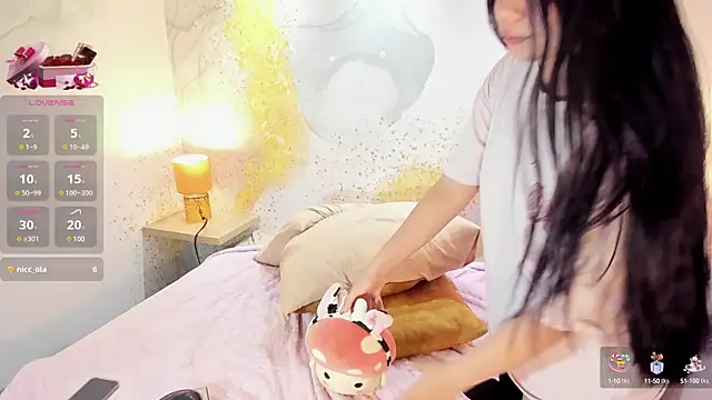 AuroraFiore online show from March 14, 3:37 am