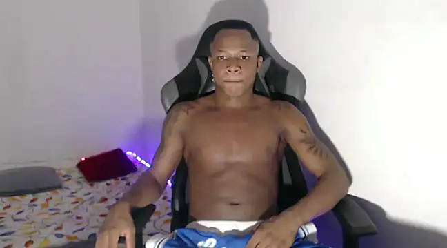 Snapshot of Alid_17 chatting on December 12, 10:02 am Alid 17 online show from December 12, 10:02 am