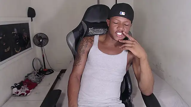 Snapshot of Alid_17 chatting on December 20, 12:41 am Alid 17 online show from December 20, 12:41 am