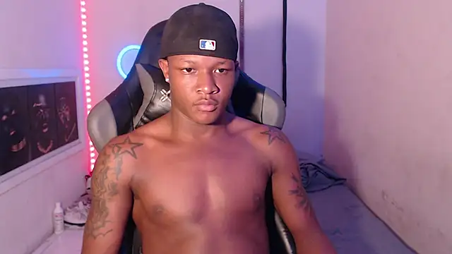 Snapshot of Alid_17 chatting on January 2, 9:39 pm Alid 17 online show from January 2, 9:39 pm