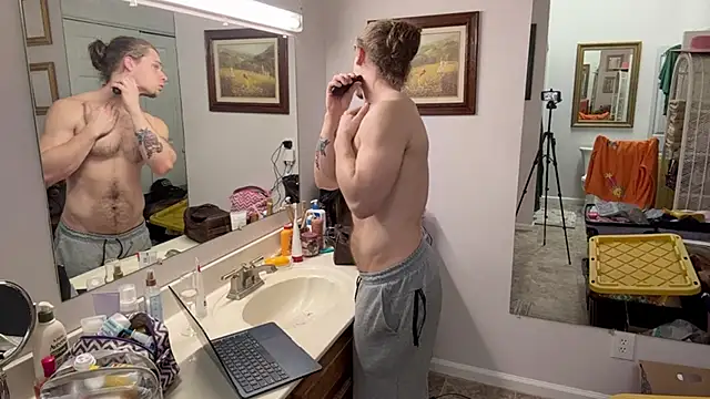 Snapshot of DaddydayDrinkzz chatting on February 9, 5:19 am DaddydayDrinkzz online show from February 9, 5:19 am