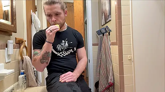 Snapshot of DaddydayDrinkzz chatting on November 3, 6:58 am DaddydayDrinkzz online show from November 3, 6:58 am