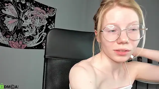 Snapshot of Esme_Runn chatting on May 28, 3:37 am Esme Runn online show from May 28, 3:37 am