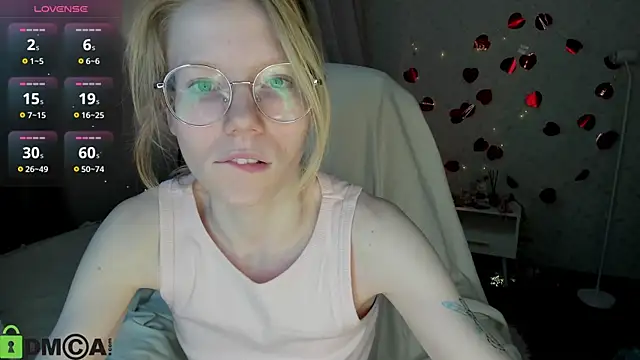 Snapshot of Esme_Runn chatting on June 2, 3:08 am Esme Runn online show from June 2, 3:08 am