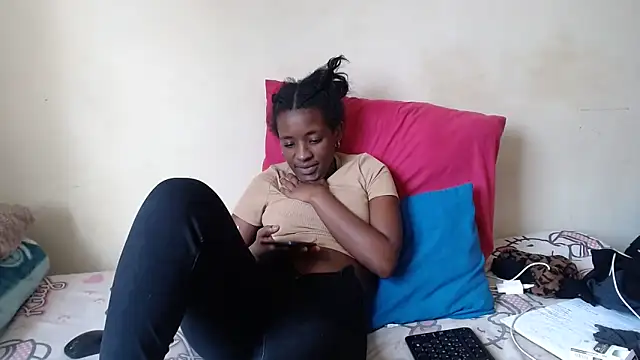 Snapshot of SexyRed18 chatting on September 29, 2:00 pm SexyRed18 online show from September 29, 2:00 pm
