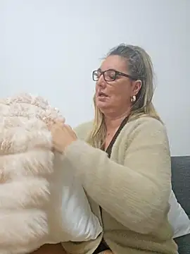 Bitch MILF6 online show from October 4, 5:27 am