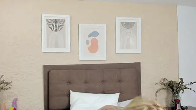 Snapshot of CarolinaGlamour chatting on October 15, 2:22 am CarolinaGlamour online show from October 15, 2:22 am