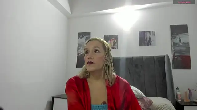 Snapshot of CarolinaGlamour chatting on October 23, 7:56 pm CarolinaGlamour online show from October 23, 7:56 pm