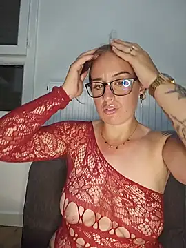 Snapshot of lindsay_33off chatting on June 28, 8:59 pm lindsay 33off online show from June 28, 8:59 pm