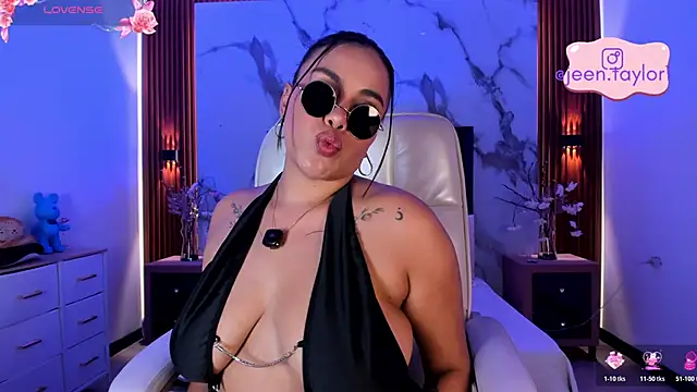 Jeen Taylor online show from April 22, 8:10 pm