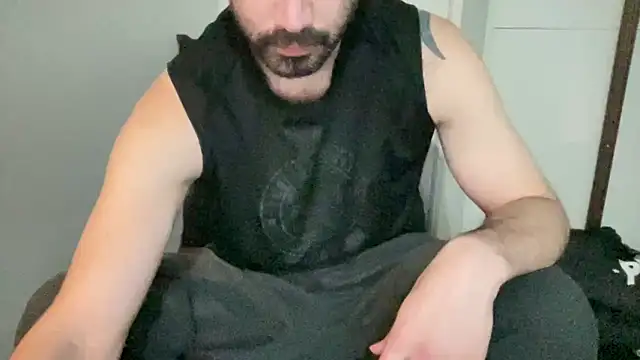 Snapshot of alphajoshkosh chatting on February 3, 3:37 am alphajoshkosh online show from February 3, 3:37 am