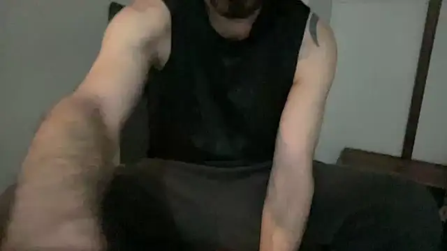 Snapshot of alphajoshkosh chatting on February 18, 11:44 pm alphajoshkosh online show from February 18, 11:44 pm