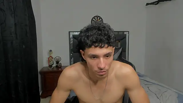 Snapshot of enzo_sloran chatting on June 4, 10:16 pm enzo sloran online show from June 4, 10:16 pm