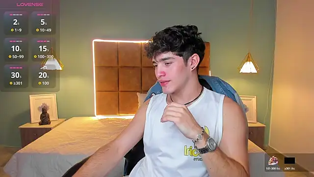 AlejooTwink online show from November 8, 2:45 am