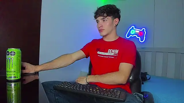 AlejooTwink online show from December 13, 10:48 pm