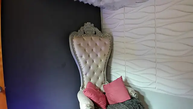 Layla 707 online show from April 10, 6:56 pm