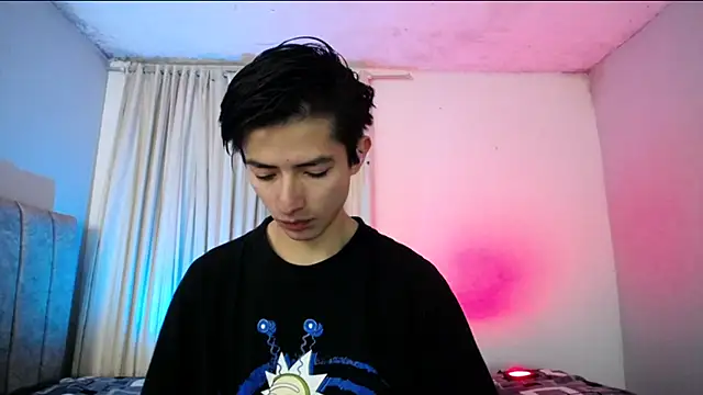 Snapshot of Yellowpokemon23 chatting on April 8, 6:08 pm Yellowpokemon23 online show from April 8, 6:08 pm