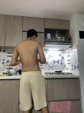 Snapshot of Leo_bunny_hot chatting on December 10, 2:38 am Leo bunny hot online show from December 10, 2:38 am