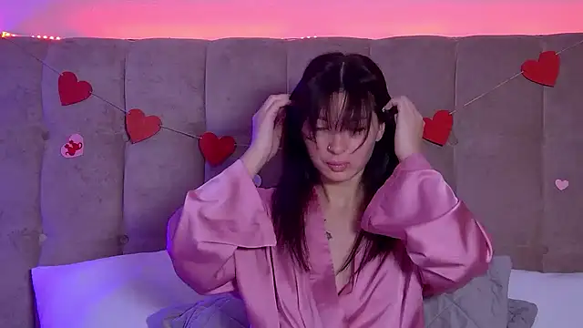 AlexandraBloom online show from February 13, 5:26 am