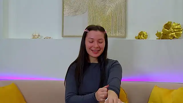 AlexandraBloom online show from February 10, 6:34 pm