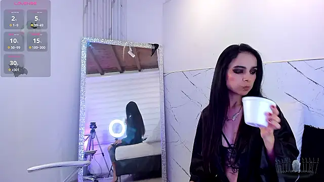 Alice noir online show from December 6, 8:18 pm