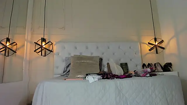 Snapshot of Slut_Milf_ chatting on January 9, 6:15 pm Slut Milf online show from January 9, 6:15 pm