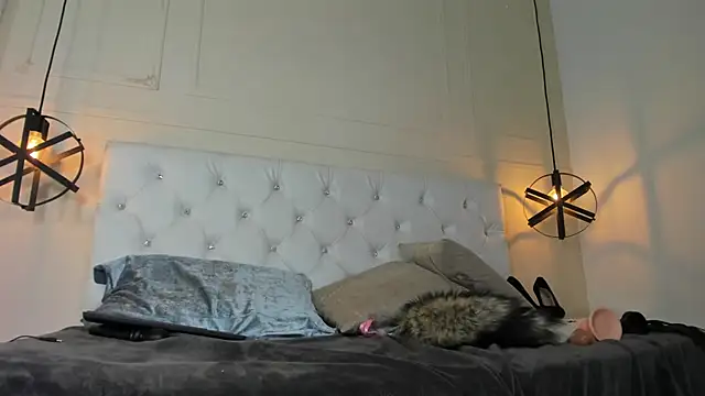 Snapshot of Slut_Milf_ chatting on January 17, 1:36 am Slut Milf online show from January 17, 1:36 am