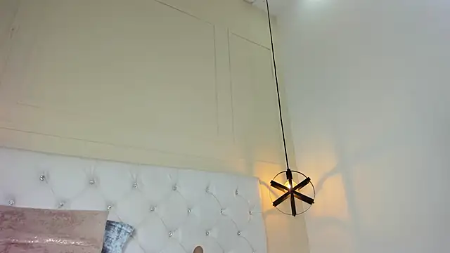 Snapshot of Slut_Milf_ chatting on January 21, 1:18 am Slut Milf online show from January 21, 1:18 am