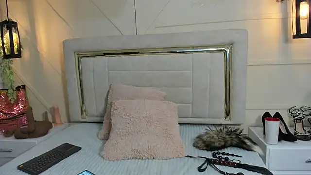 Snapshot of Slut_Milf_ chatting on February 5, 7:42 pm Slut Milf online show from February 5, 7:42 pm