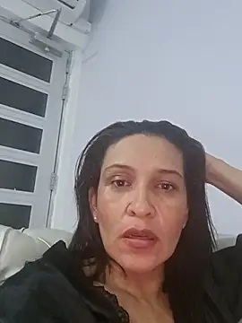 Snapshot of Slut_Milf_ chatting on March 5, 1:42 am Slut Milf online show from March 5, 1:42 am