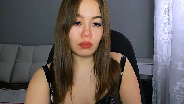 Snapshot of Sara_Kox chatting on February 4, 11:05 am Sara Kox online show from February 4, 11:05 am