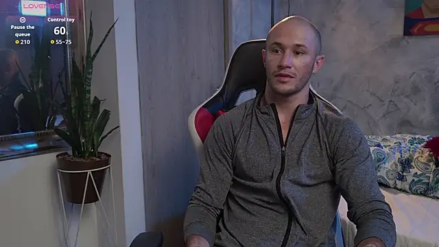 AxelFairchaild online show from April 15, 1:18 pm