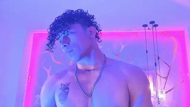 AkazaBoy  online show from November 3, 5:20 am