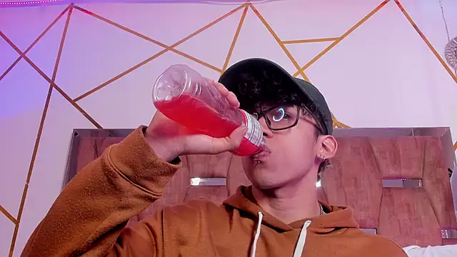 AkazaBoy  online show from April 13, 4:51 am