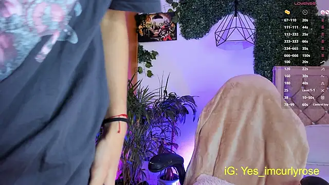 CurlyRose   online show from September 18, 9:50 pm