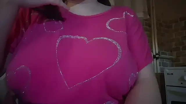 AalinnaK online show from December 17, 6:25 pm