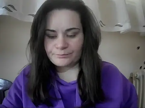 Snapshot of AalinnaK chatting on February 19, 12:01 pm AalinnaK online show from February 19, 12:01 pm