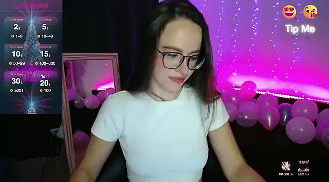Emillias online show from December 17, 2:00 pm