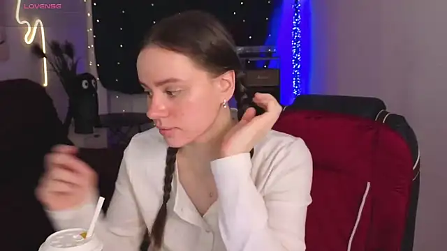 Emillias online show from February 7, 8:07 am