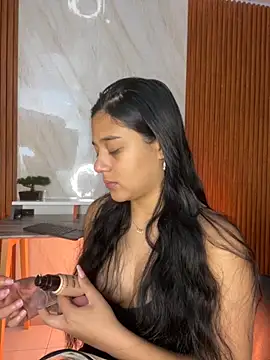 floriamANDjazmin online show from November 18, 7:07 pm