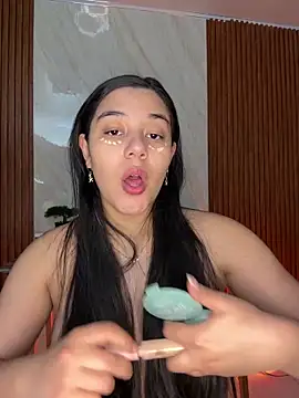 Snapshot of floriamANDjazmin chatting on May 2, 7:19 pm floriamANDjazmin online show from May 2, 7:19 pm